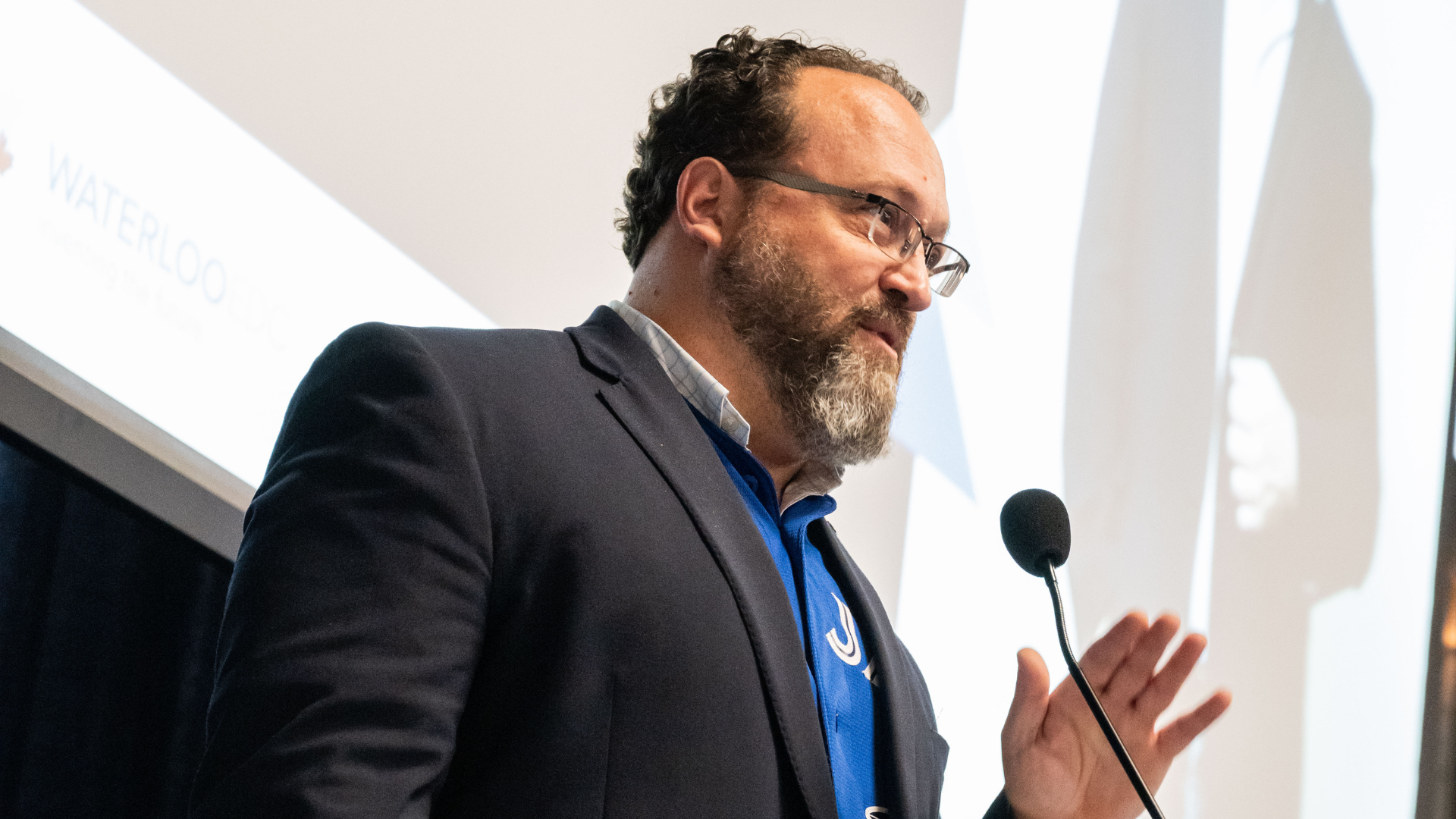 Flavio Volpe delivering a speech at CHARGING AHEAD